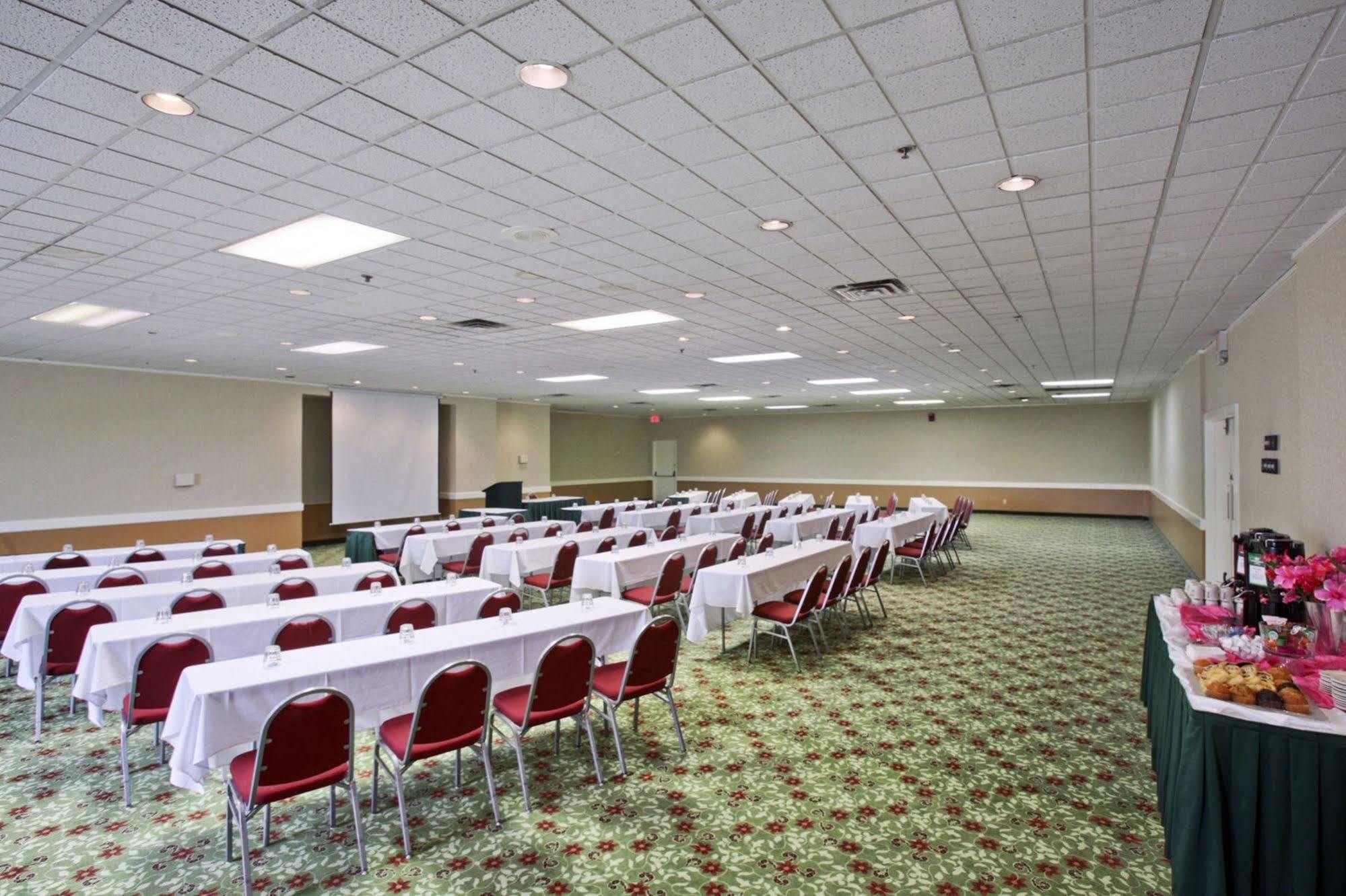 Clarion Hotel 2*